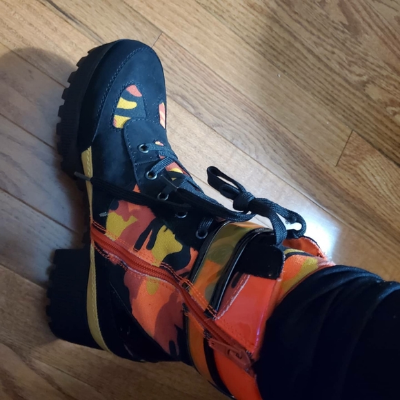 Orange Camo Combat Boots-Last Size!! - Picture 3 of 4